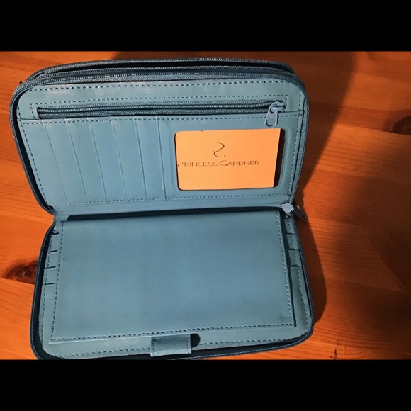 Women’s Wallet - Picture 2 of 5